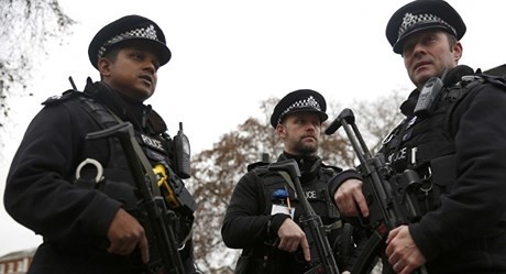 London: Bắt giữ bé gái 14 tuổi vì nghi ngờ có hành vi khủng bố