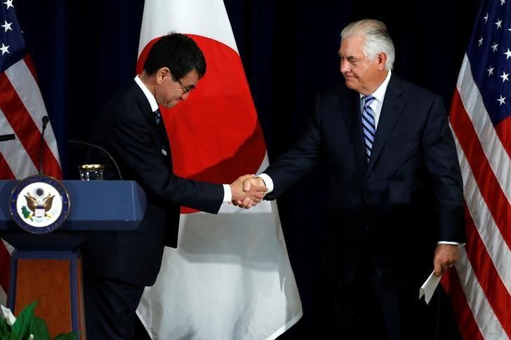Bộ trưởng Ngoại giao Nhật Bản Taro Kono và Cựu Ngoại trưởng Mỹ Rex Tillerson