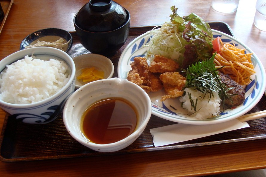 Những khác biệt nổi bật trong bữa ăn của người Mỹ và người Nhật