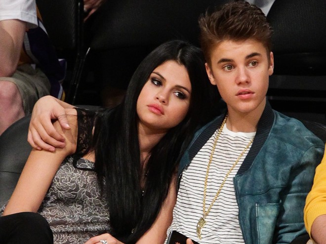 Selena Gomez phản ứng ra sao trước tin Justin Bieber đính hôn?