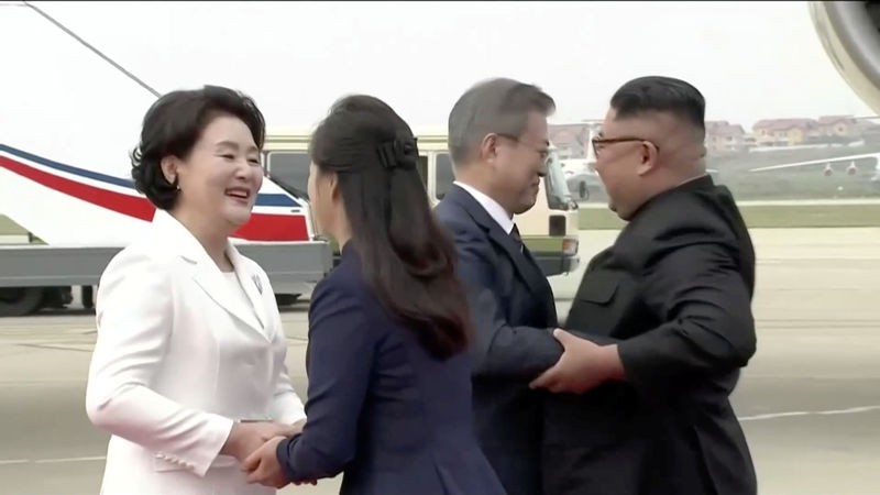 Tổng thống Hàn Quốc cùng phu nhân tới Triều Tiên