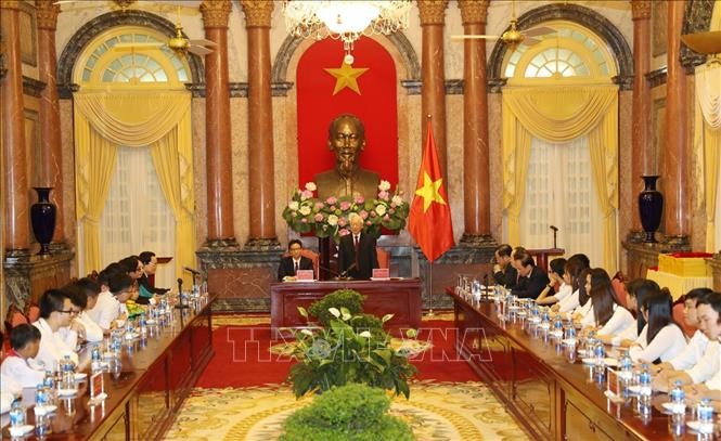 Tổng Bí thư, Chủ tịch nước Nguyễn Phú Trọng gặp mặt học sinh, sinh viên tiêu biểu, xuất sắc