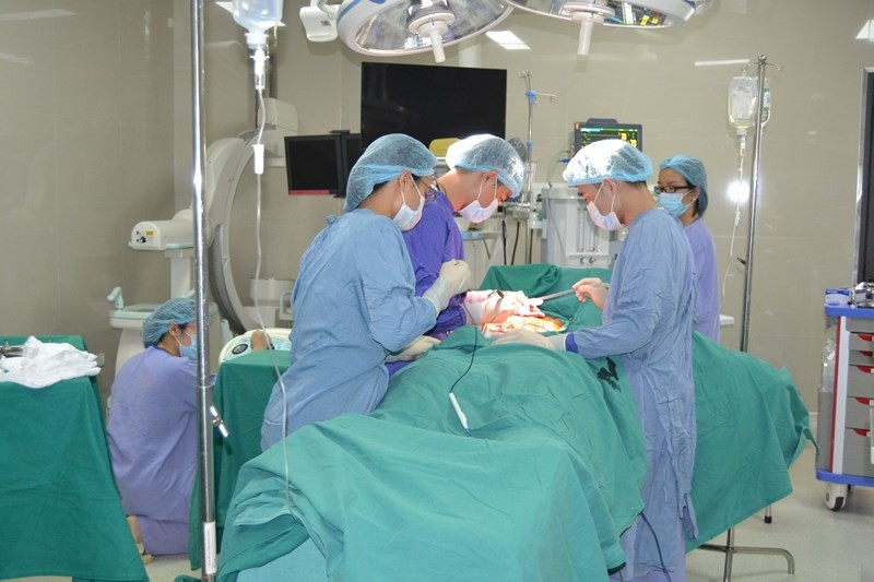 Phú Thọ: Kinh hoàng 3 bệnh nhân bị máy bóc vỏ gỗ 'lột da'