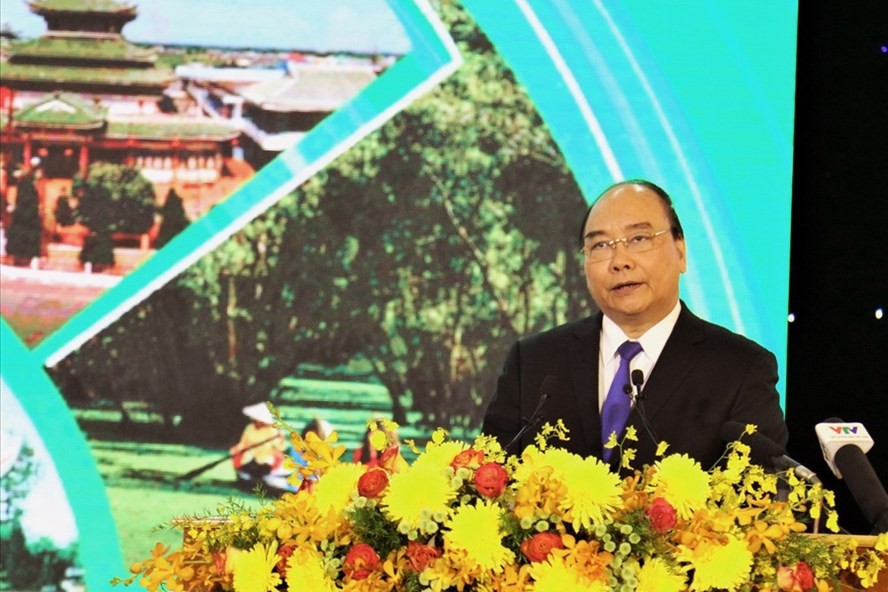 Thủ tướng mong tuyển Việt Nam nâng Cup đêm nay