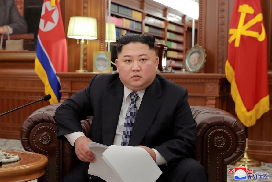Chủ tịch Triều Tiên Kim Jong-un trong bài phát biểu năm mới trên sóng truyền hình nhà nước.