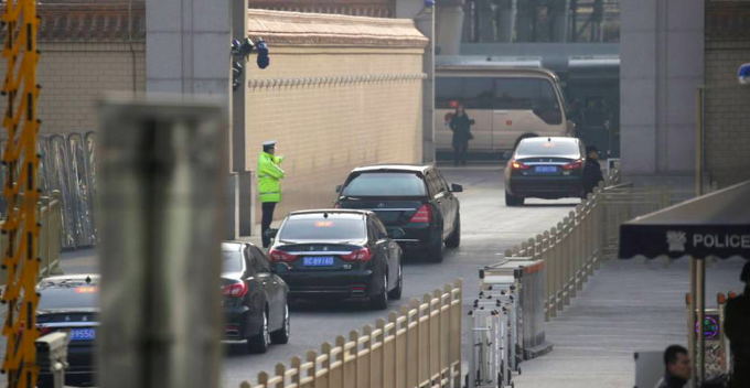 Hình ảnh đoàn xe được cho là hộ tống Chủ tịch Triều Tiên Kim Jong-un cùng phu nhân trong chuyến thăm Bắc Kinh.