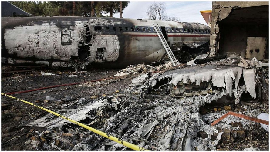 Iran: Máy bay chở theo ít nhất 9 hành khách bất ngờ gặp nạn