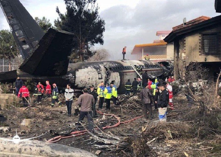 Vụ rơi máy bay Iran: Ít nhất 15 người thiệt mạng