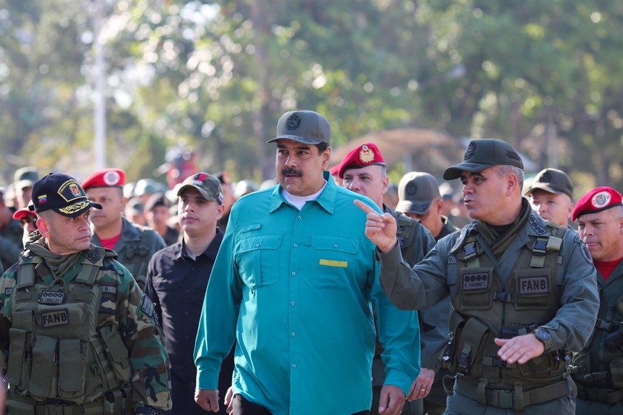 Tổng thống Maduro thị sát tập trận quân sự giữa thời điểm căng thẳng