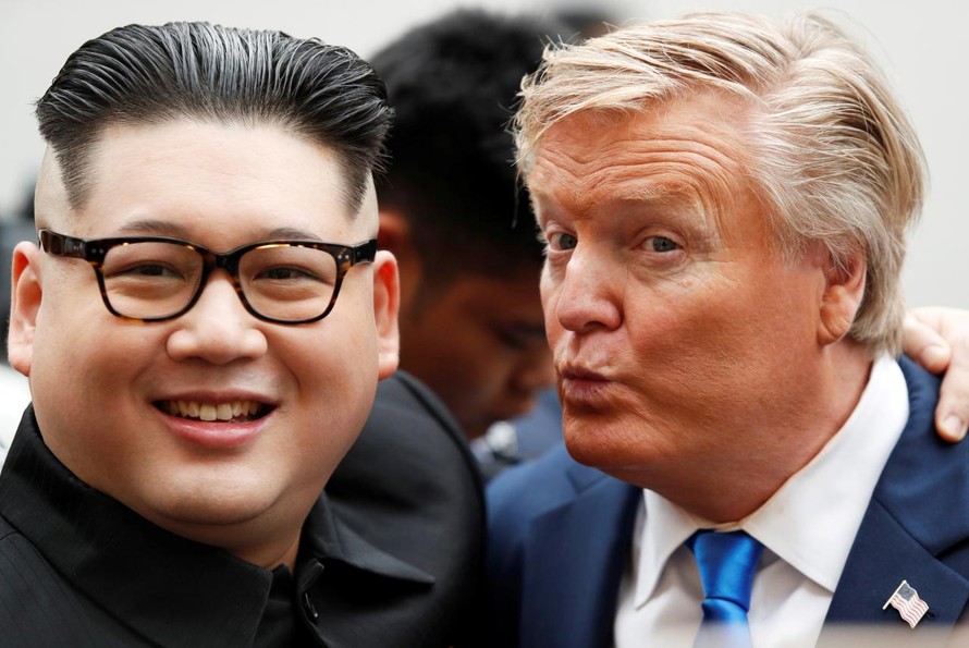 ‘Bản sao Trump-Kim’ gây náo loạn đường phố Hà Nội