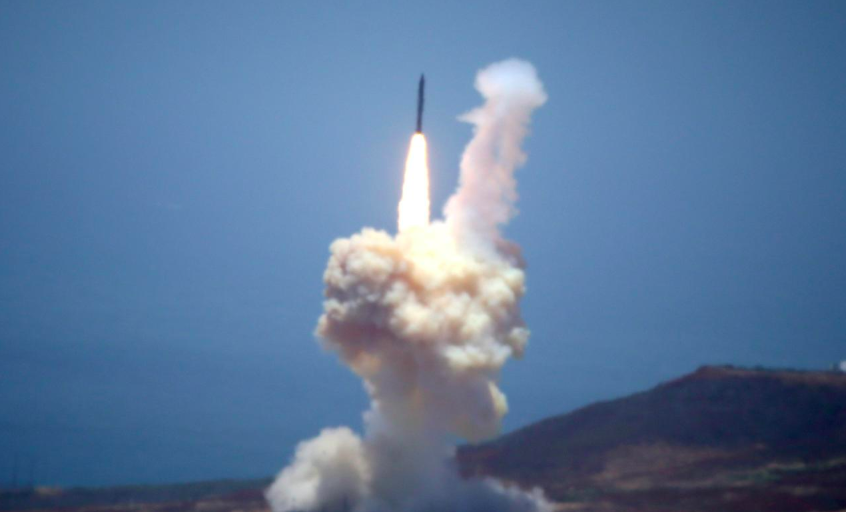 Hình ảnh thử nghiệm tên lửa tại căn cứ không quân Vandenberg, California, Hoa Kỳ, ngày 30 tháng 5 năm 2017