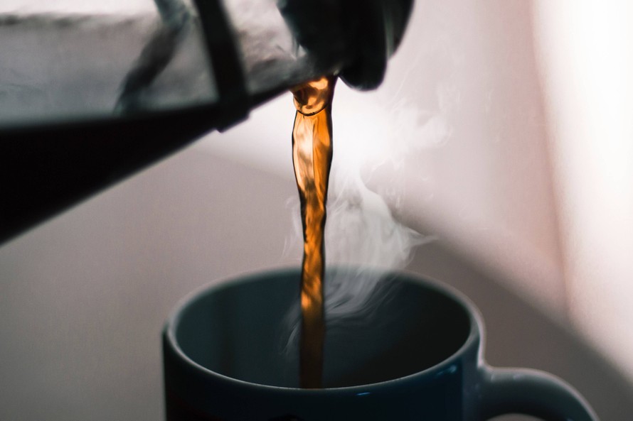 Uống trà và cà phê nóng có thể tăng nguy cơ mắc ung thư thực quản 