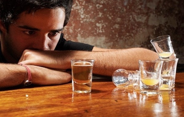 Tổn thương của rượu bia với não bộ có thể kéo dài 6 tuần 
