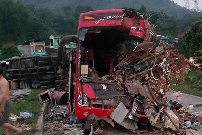 Tai nạn thảm khốc 40 người thương vong ở Hòa Bình: Thủ tướng chỉ đạo xử lý nghiêm nhà xe vi phạm