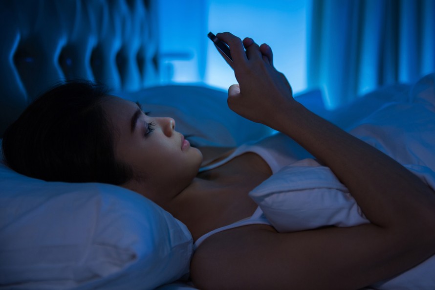 Nguy cơ tăng cân khi ngủ gần các thiết bị điện tử
