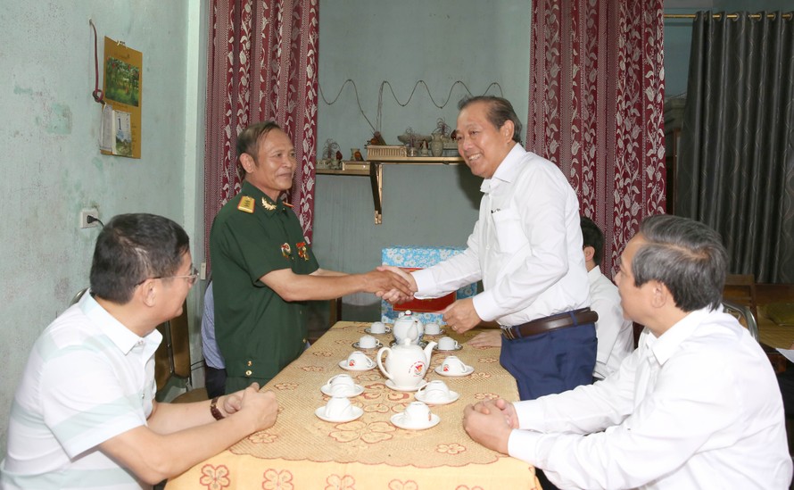 Phó Thủ tướng Thường trực thăm đối tượng chính sách tỉnh Quảng Bình
