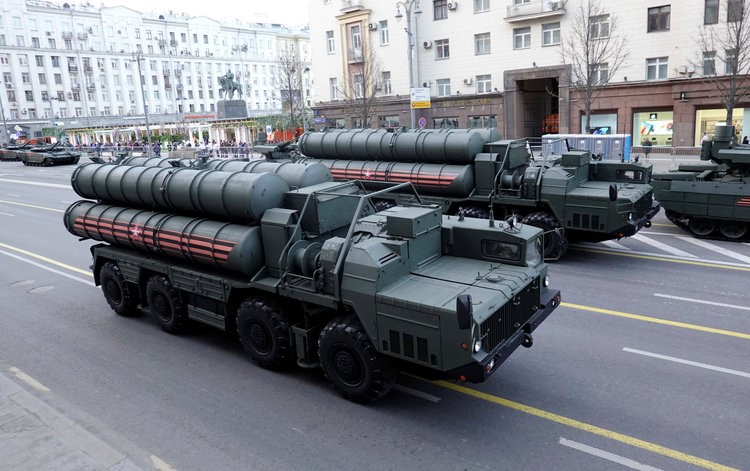 Hệ thống phòng thủ tên lửa S-400 của Nga. Ảnh: Reuters