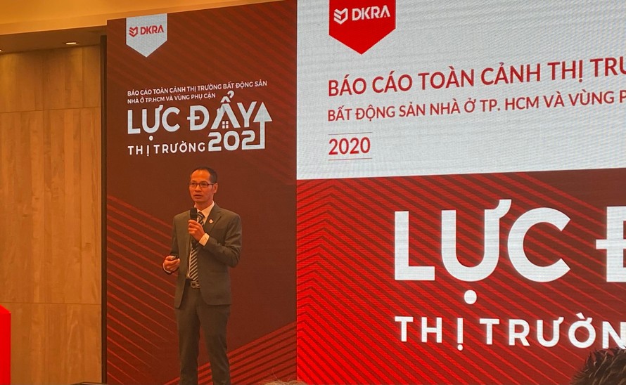 Ông Nguyễn Hoàng - Giám đốc Bộ phận Nghiên cứu và Phát triển DKRA Vietnam phân tích diễn biến thị trường bất động sản năm 2020. Ảnh: Ninh Chi