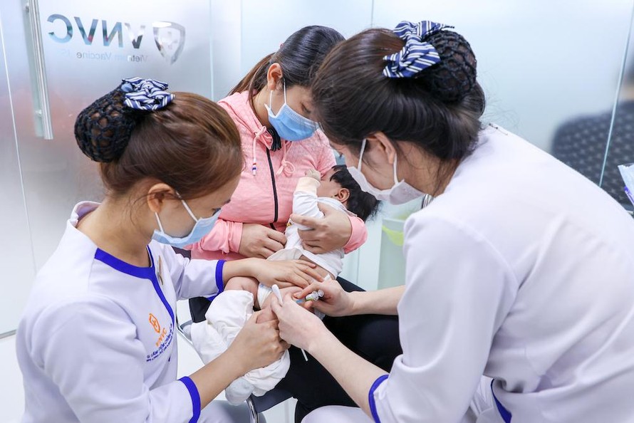 AstraZeneca Việt Nam và Hệ thống Trung tâm Tiêm chủng Vắc xin VNVC đang hợp tác để cung cấp 30 triệu liều vắc xin này cho Việt Nam.