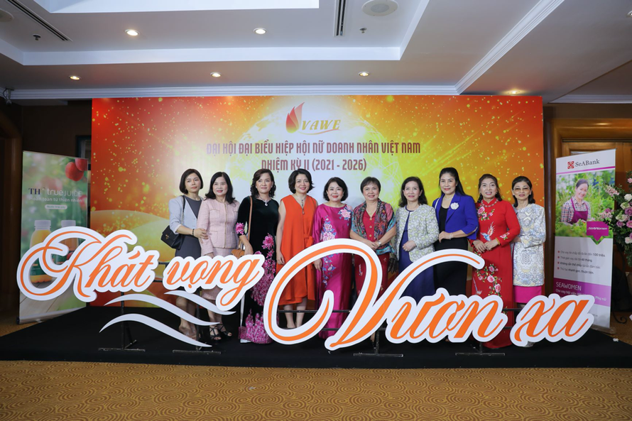 Bà Cao Thị Ngọc Dung, Chủ tịch Hội đồng Quản trị của PNJ, Phó Chủ tịch Hiệp Hội Nữ Doanh Nhân Việt Nam (VAWE) tham dự sự kiện.