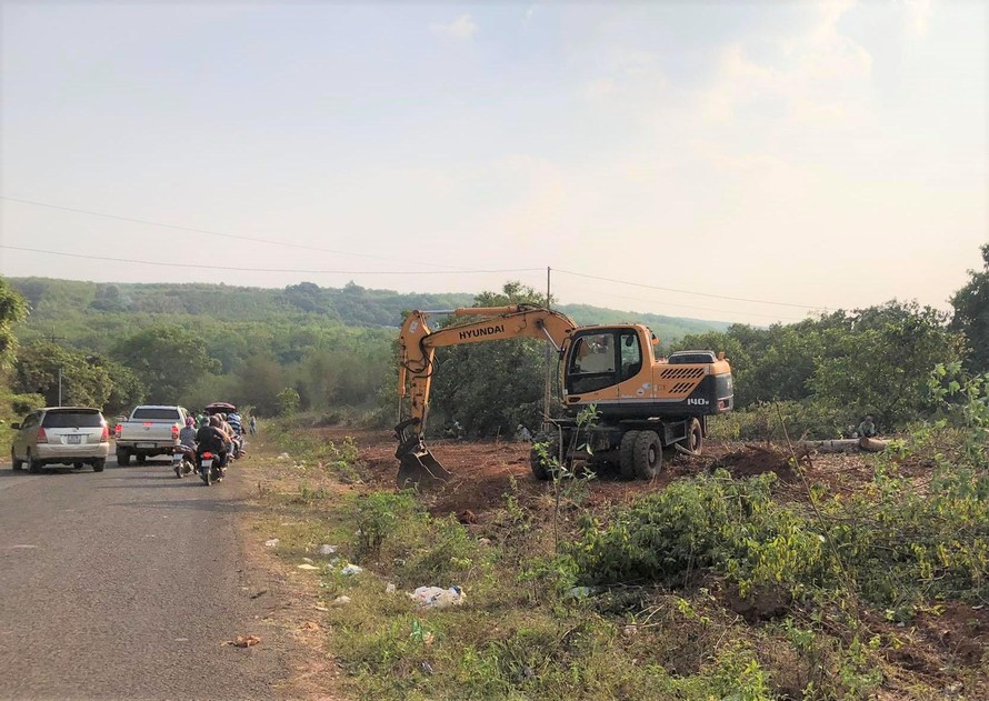 Trong cơn sốt đất, nhiều lô đất nông nghiệp tại huyện Hớn Quản bị chặt cây, san nền đem bán.