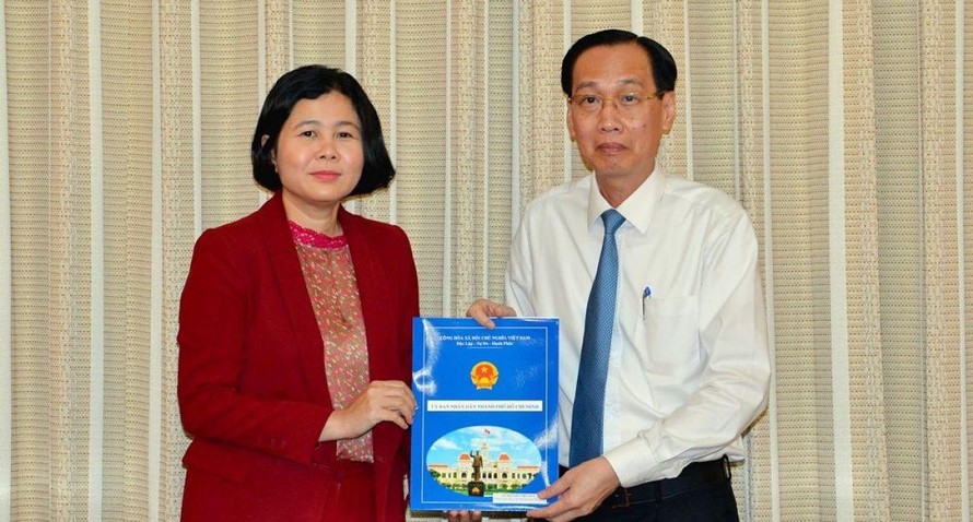 Vào tháng 10/2020, UBND TP.HCM điều động, bổ nhiệm bà Nguyễn Việt Hòa giữ chức vụ Tổng Giám đốc Tổng Công ty Thương mại Sài Gòn