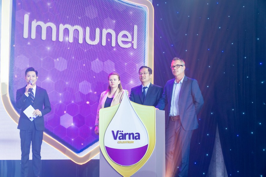 Nutifood Thụy Điển chính thức ra mắt Värna Colostrum bổ sung sữa non cho người trưởng thành 