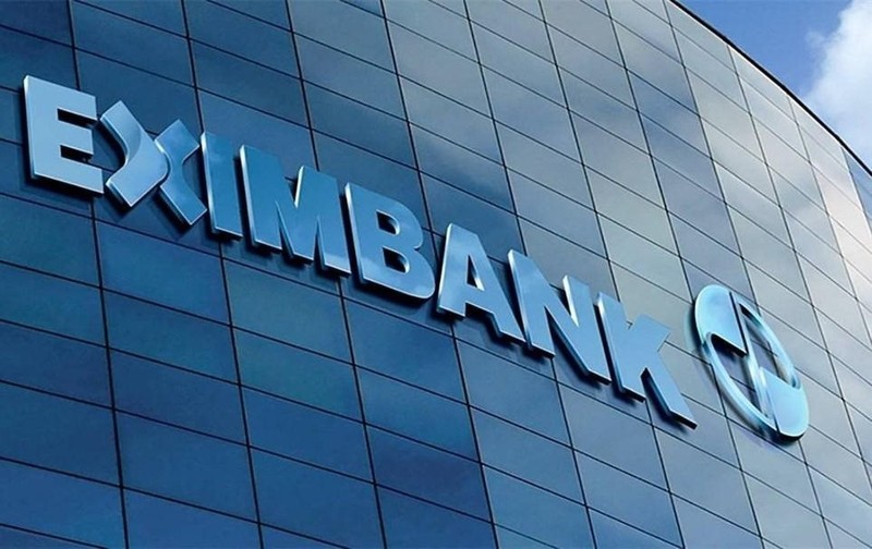 Một khách hàng nợ thẻ tín dụng của ngân hàng Eximbank 8,5 triệu đồng sau 11 năm số tiền phải trả lên đến 8,8 tỷ đồng gây xôn xao dư luận.