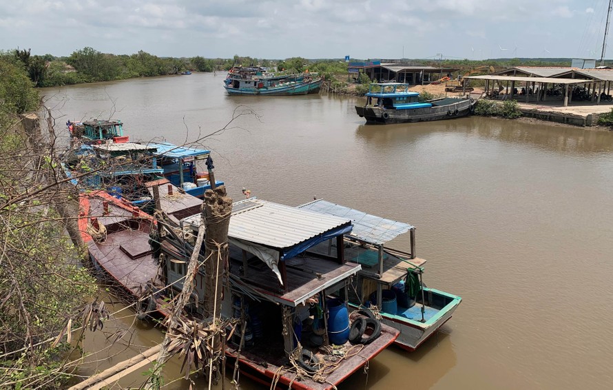 Người dân ở Thị trấn Tiệm Tôm dừng hoạt động ghe tàu từ ngày 12/3/2024.
