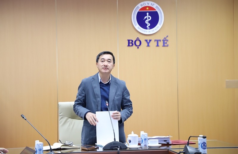 GS.TS.Trần Văn Thuấn, Thứ trưởng Bộ Y tế chủ trì cuộc họp về chính sách quản lý thuốc lá điện tử, thuốc lá nung nóng. Ảnh: MOH.
