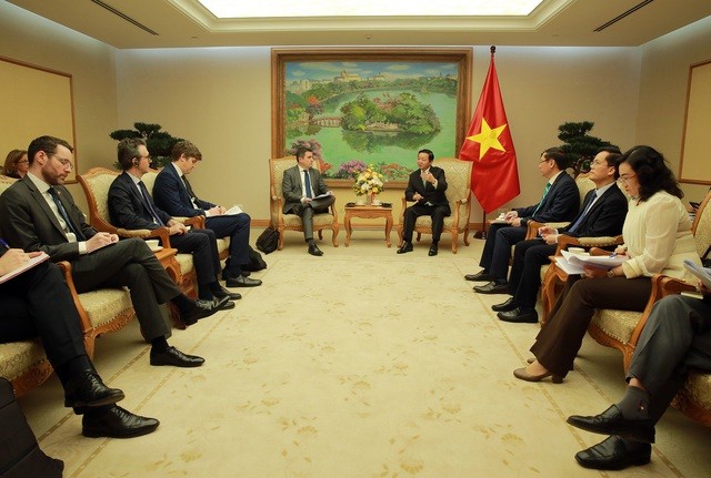 Phó Thủ tướng Trần Hồng Hà tiếp ông Chris Taylor và ông Tibor Stelbaczky.