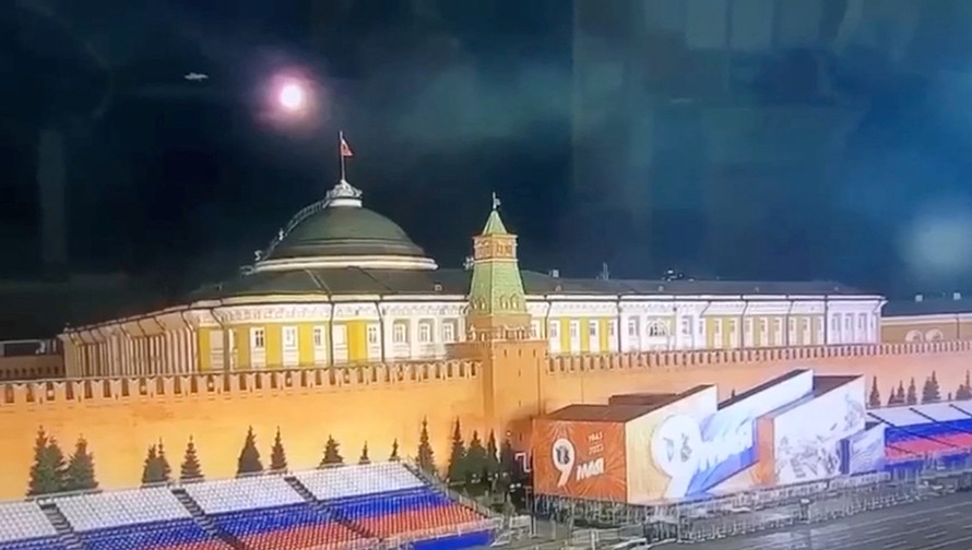 Hình ảnh cắt từ video được cho là vụ tấn công của UAV nhằm vào Điện Kremlin.