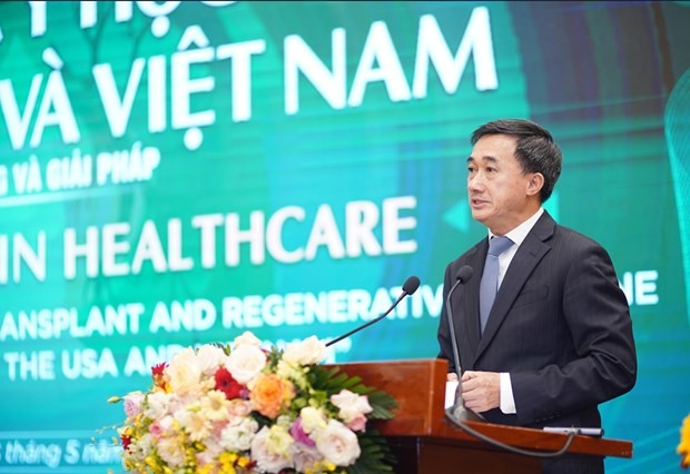 Giáo sư-Tiến sỹ Trần Văn Thuấn, Thứ trưởng Bộ Y tế phát biểu tại hội thảo. Ảnh: TTXVN.