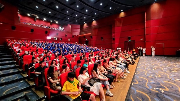 Đông đảo khán giả tham gia buổi khai mạc Liên hoan Phim châu Âu lần thứ 22 tại Hà Nội.