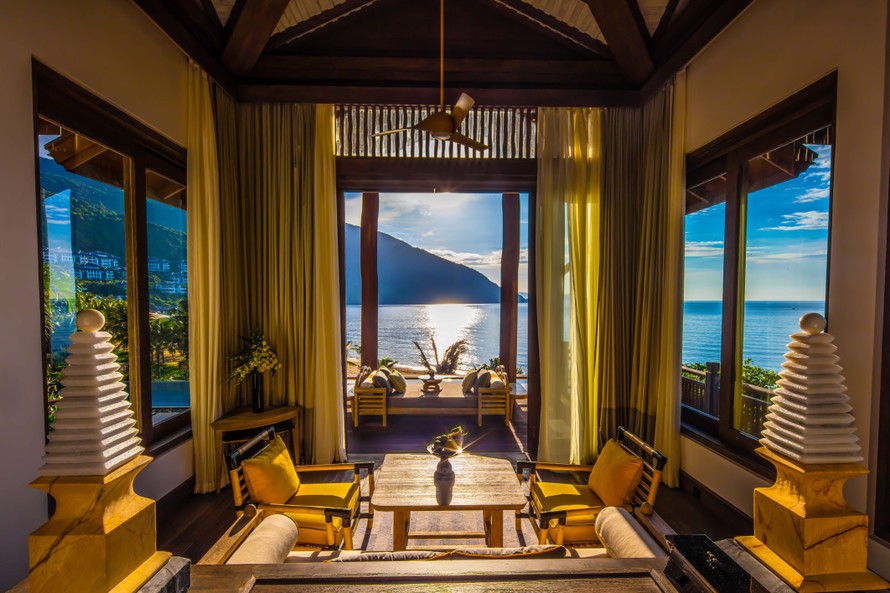 InterContinental Danang Sun Peninsula Resort hài hòa kiến trúc châu u cùng những nét đẹp bản địa Việt.