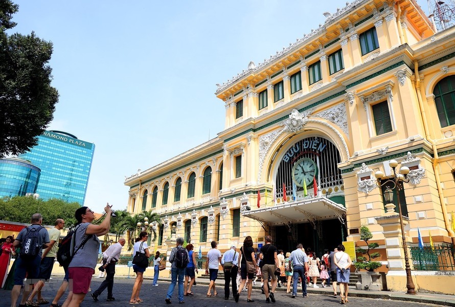 Đoàn khách quốc tế đến thăm Thành phố Hồ Chí Minh dịp Tết Nguyên đán Quý Mão 2023. Ảnh: Hồng Đạt/TTXVN.