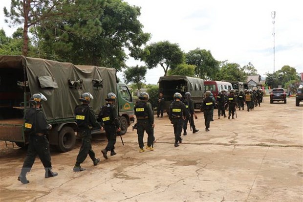 Cảnh sát Cơ động, Cảnh sát đặc nhiệm, Công an tỉnh Đắk Lắk, lực lượng đặc nhiệm Quân khu 5 phối hợp triển khai phương án vây bắt các đối. Ảnh: Phan Anh Dũng/TTXVN.