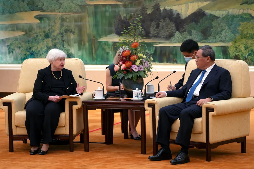 Thủ tướng Trung Quốc Lý Cường tiếp Bộ trưởng Tài chính Mỹ Janet Yellen ngày 7/7. Ảnh: NYT.