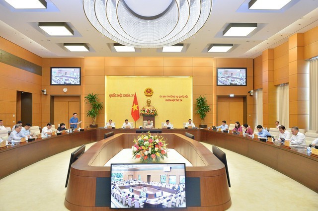 Phiên họp 24 của Ủy ban Thường vụ Quốc hội diễn ra trong 2,5 ngày. Ảnh: VGP.