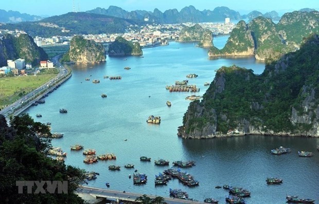 Quảng Ninh: Ngăn chặn các dịch vụ du lịch tự phát trên Vịnh Hạ Long