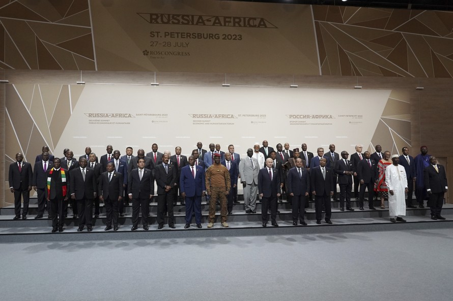 Tổng thống Nga Vladimir Putin chụp ảnh chung cùng các nhà lãnh đạo tại Hội nghị Thượng đỉnh Nga-châu Phi lần thứ hai ở thành phố Saint Petersburg (Nga), ngày 28/7/2023.