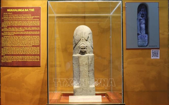 Bảo vật quốc gia Mukhalinga Ba Thê - một đại diện tiêu biểu cho nghệ thuật điêu khắc, kiến trúc tôn giáo của nền Văn hóa Óc Eo được trưng bày, giới thiệu đến công chúng. 