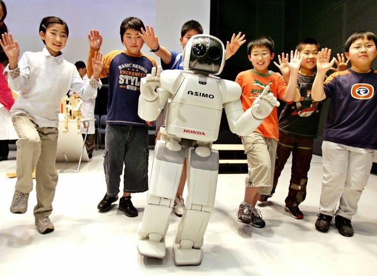 Trường học ở Nhật Bản sắm robot để xử lý tình trạng trốn học