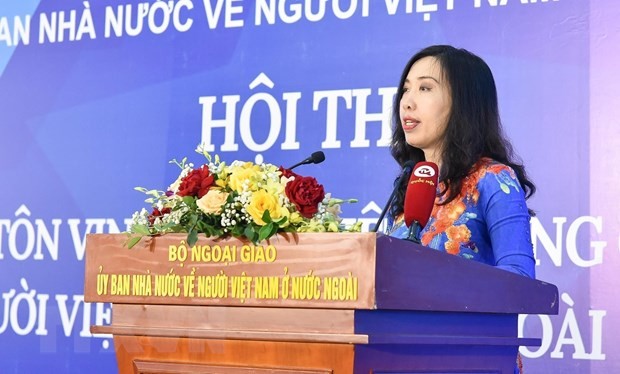Thứ trưởng Bộ Ngoại giao Lê Thị Thu Hằng, Chủ nhiệm Ủy ban Nhà nước về Người Việt Nam ở Nước ngoài phát biểu tại Hội thảo. Ảnh: TTXVN.