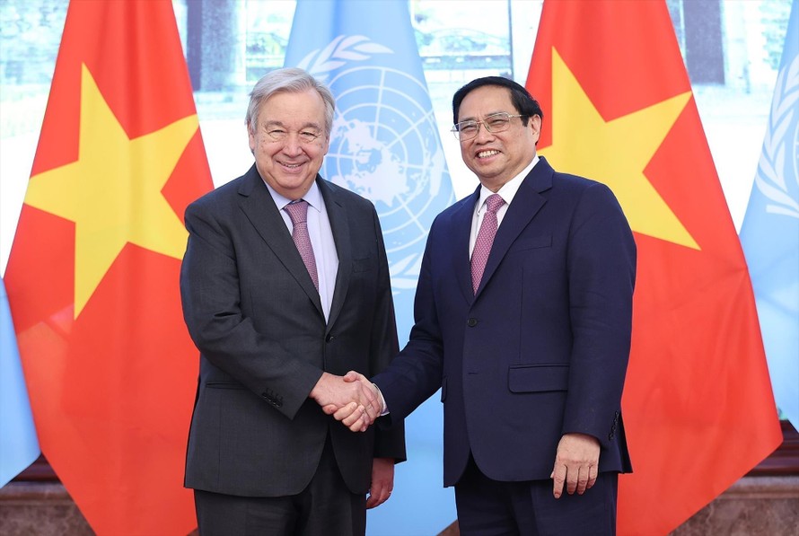 Thủ tướng Phạm Minh Chính và Tổng Thư ký Liên hợp quốc António Guterres. Ảnh: Dương Giang/TTXVN.