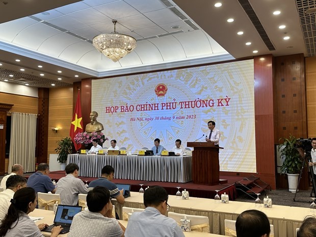 Bộ trưởng Trần Văn Sơn chủ trị phiên họp báo Chính phủ thường kỳ tháng 9/2023. Ảnh: Đức Duy/TTXVN. 