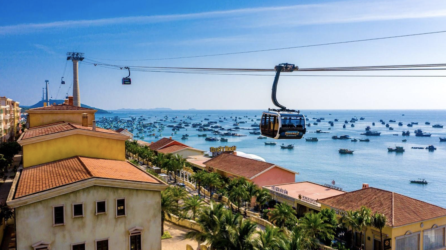 Tuyến cáp treo 3 dây dài nhất thế giới đưa du khách chiêm ngưỡng khung cảnh trác tuyệt của vùng biển Phú Quốc trước khi đến với Sun World Hon Thom. Ảnh: Minh Tú.