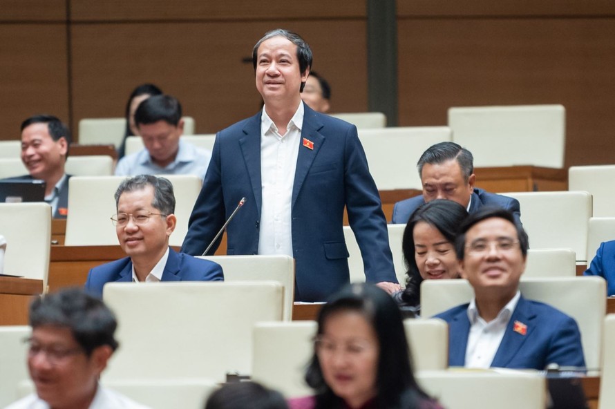 Bộ trưởng Bộ Giáo dục và Đào tạo Nguyễn Kim Sơn giải trình, làm rõ một số vấn đề đại biểu Quốc hội nêu.