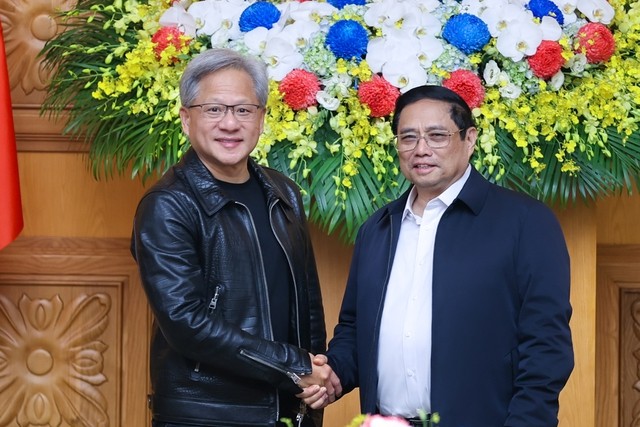 Thủ tướng Phạm Minh Chính tiếp ông Jensen Huang, Chủ tịch kiêm Giám đốc Điều hành Tập đoàn NVIDIA. Ảnh: Dương Giang/TTXVN.