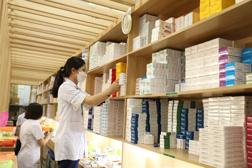 Bộ Y tế gia hạn gần loại 12.000 thuốc và nguyên liệu làm thuốc